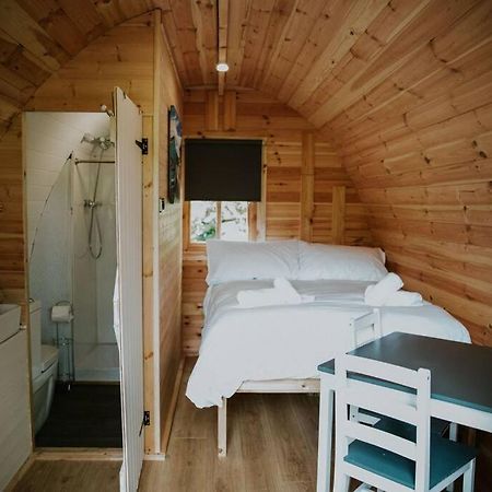 Ferienwohnung Pine Cosy Winter Cabin - Hot Tub & Log Burner Barmouth Exterior foto