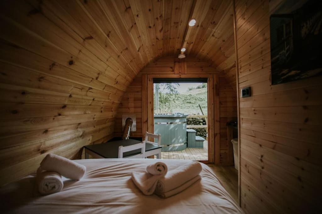 Ferienwohnung Pine Cosy Winter Cabin - Hot Tub & Log Burner Barmouth Exterior foto